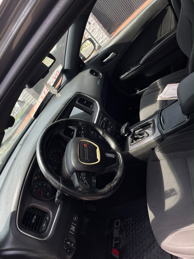 DODGE CHARGER SXT - View 2