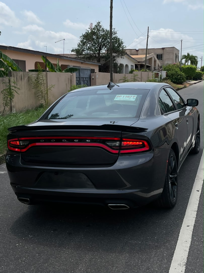 DODGE CHARGER SXT - View 3