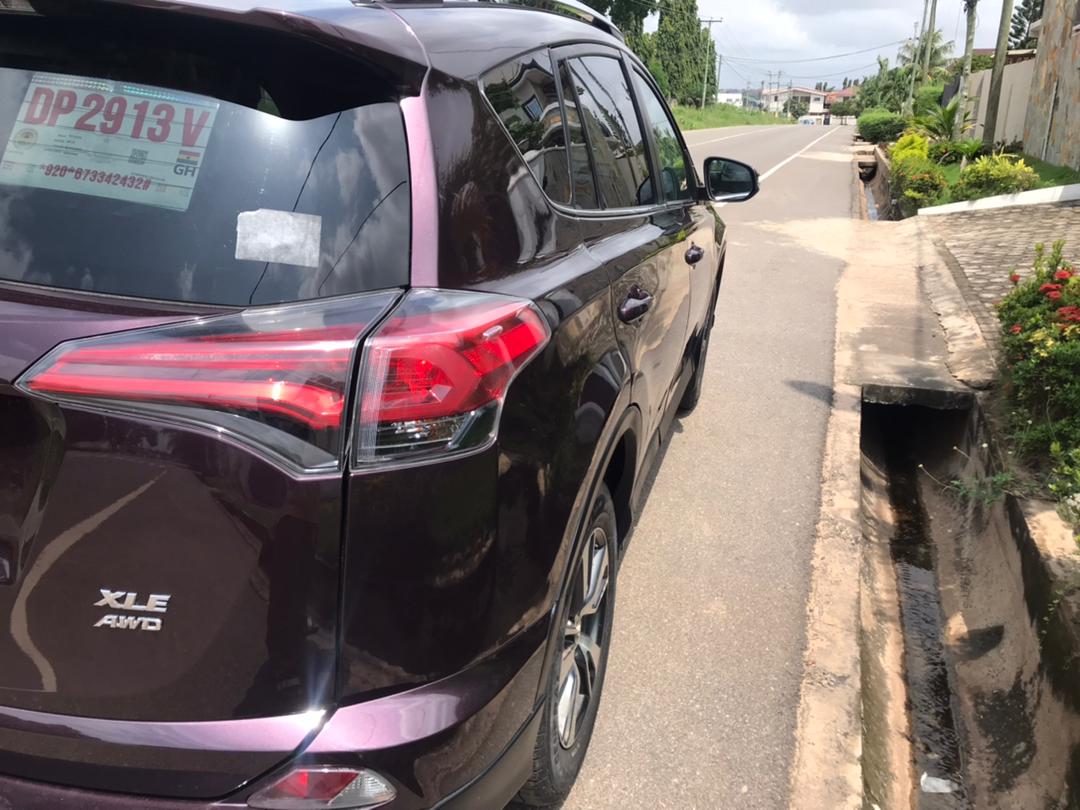 2018 TOYOTA RAV 4 - View 4