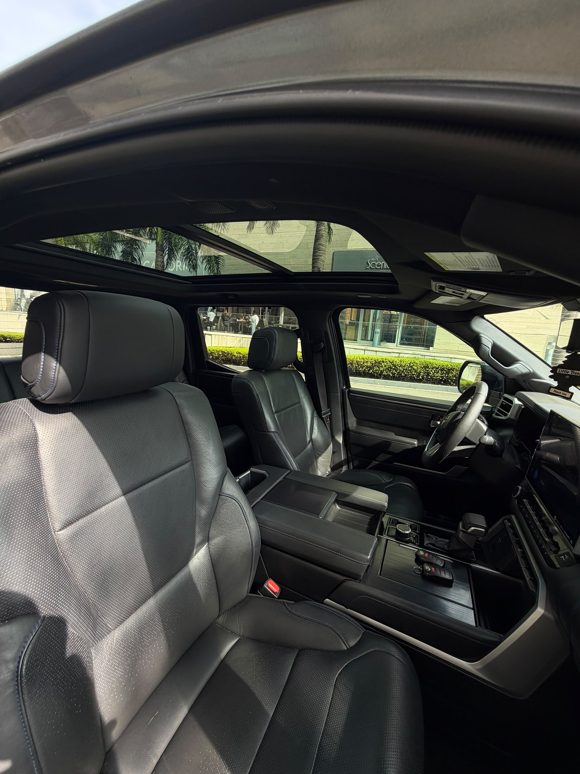 2023 Toyota Tundra Platinum - View 4