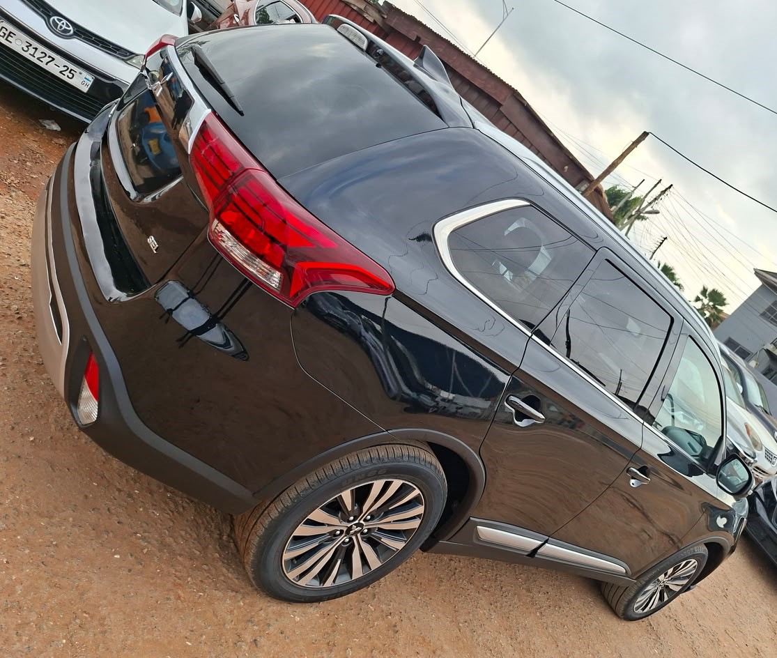 2020 MITSUBISHI OUTLANDER SEL  - View 8