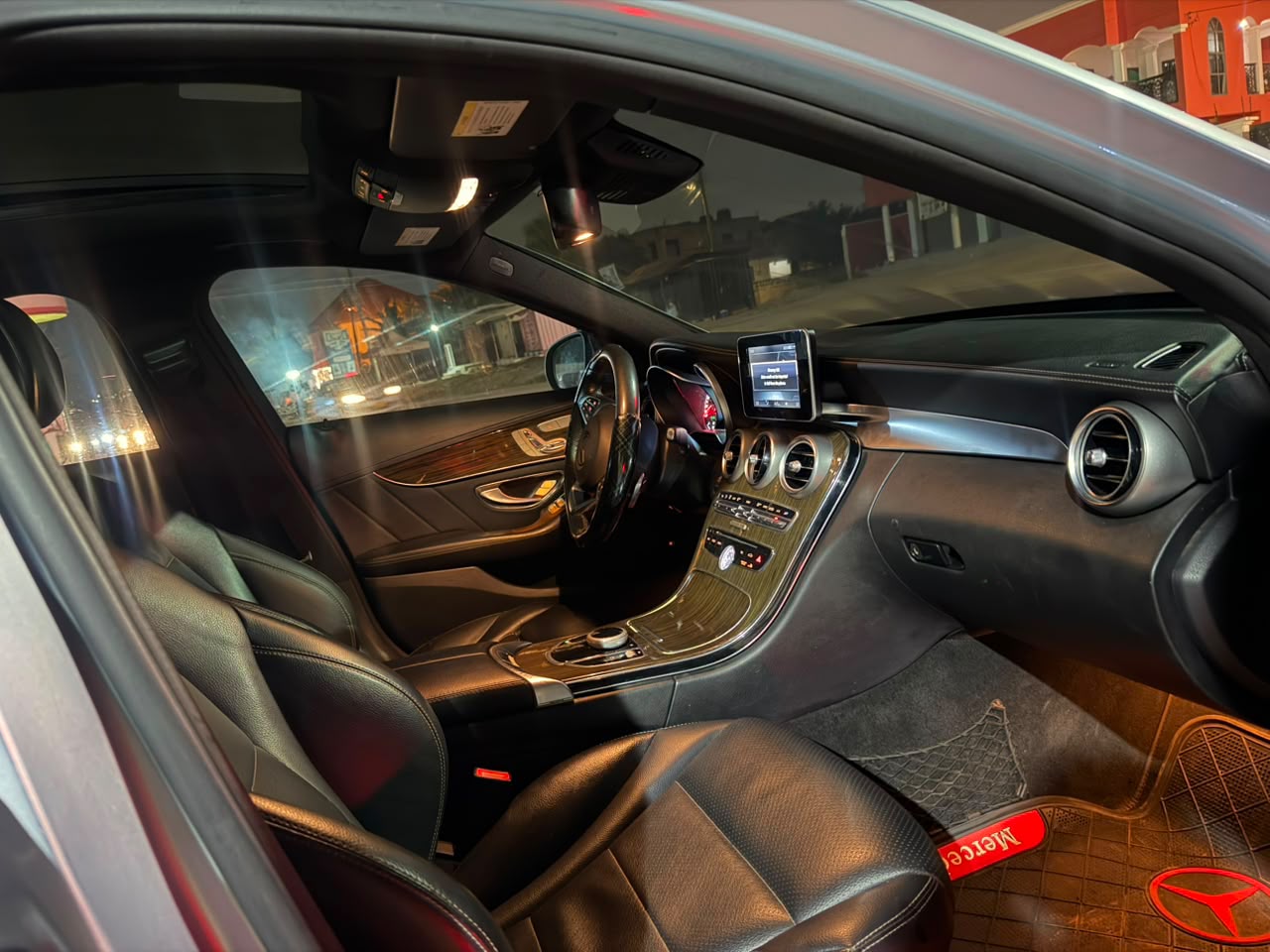 Mercedes-Benz C300 - View 2