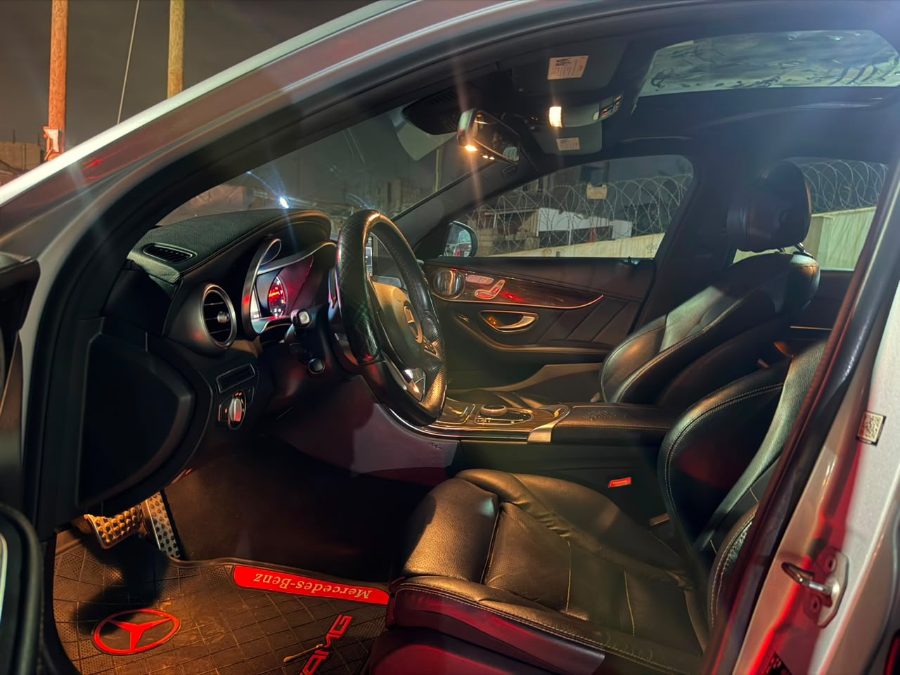 Mercedes-Benz C300 - View 9