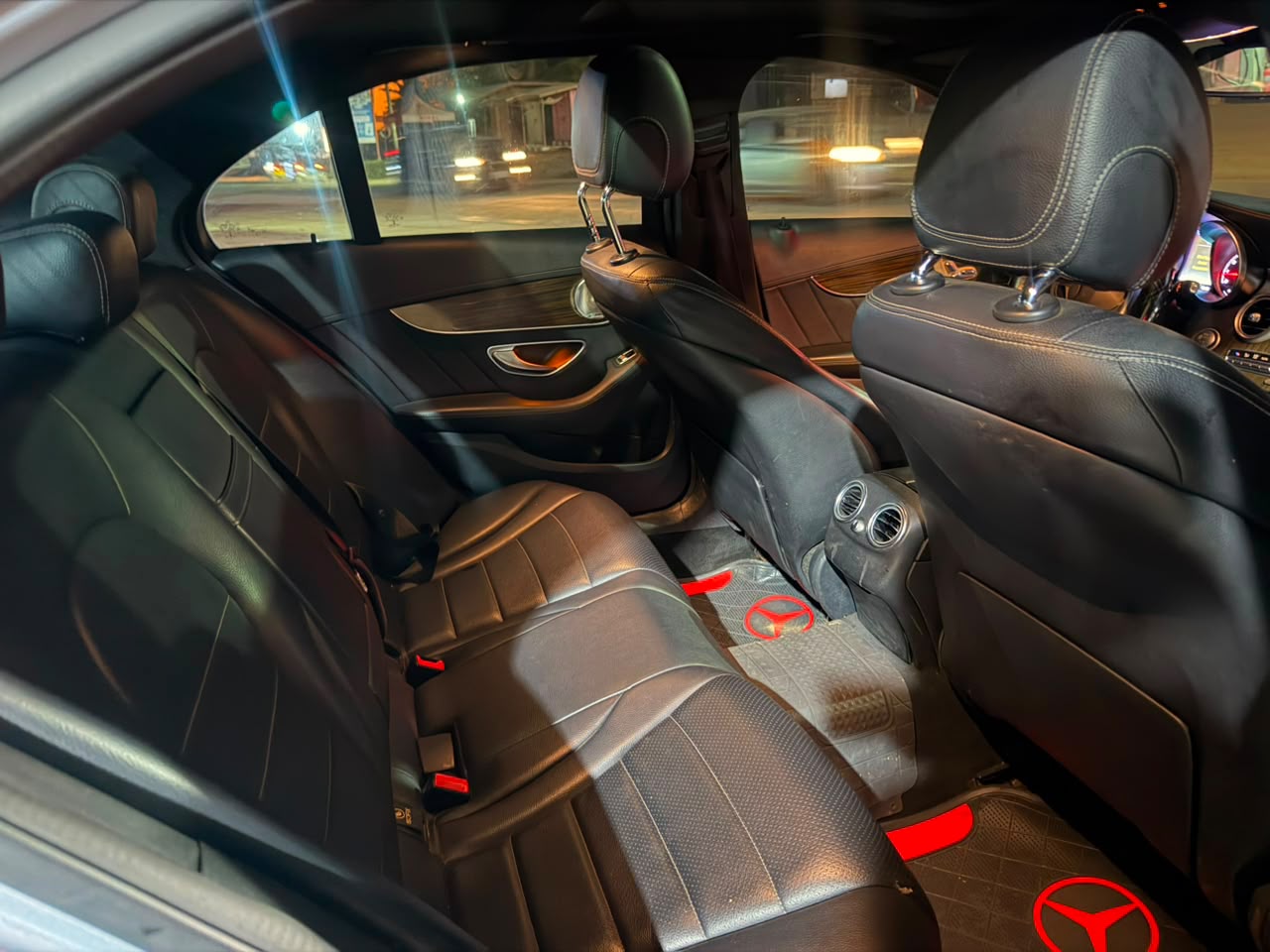 Mercedes-Benz C300 - View 10