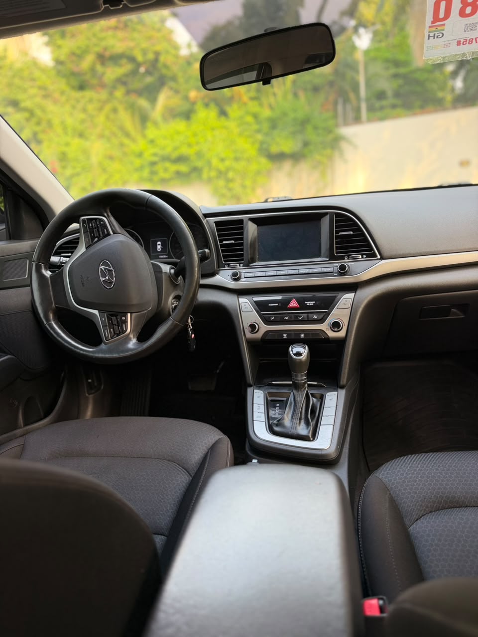 2017 HYUNDAI ELANTRA SE - View 3