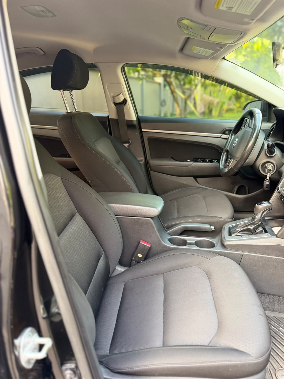 2017 HYUNDAI ELANTRA SE - View 6