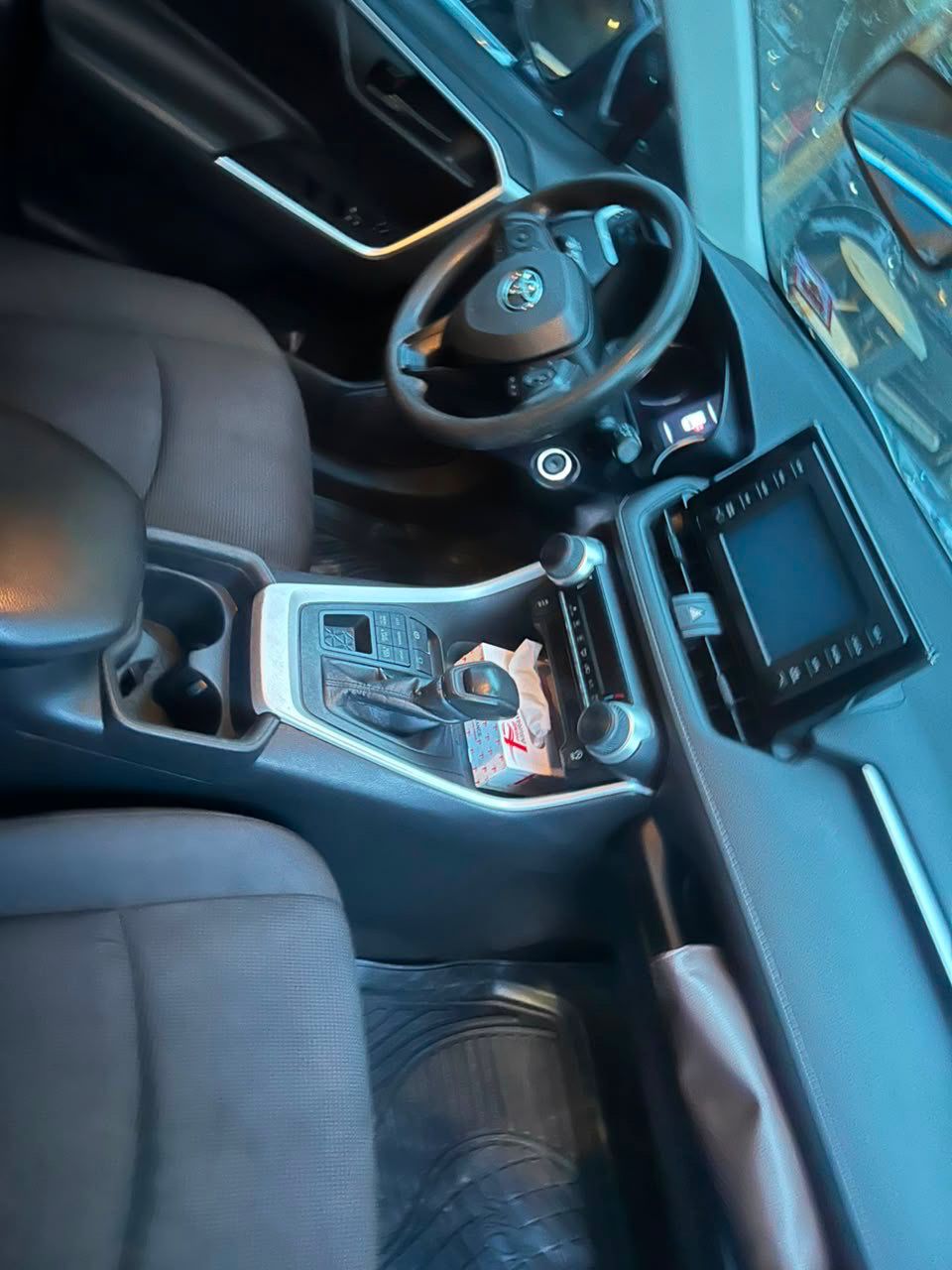 2020 TOYOTA RAV4 - View 5