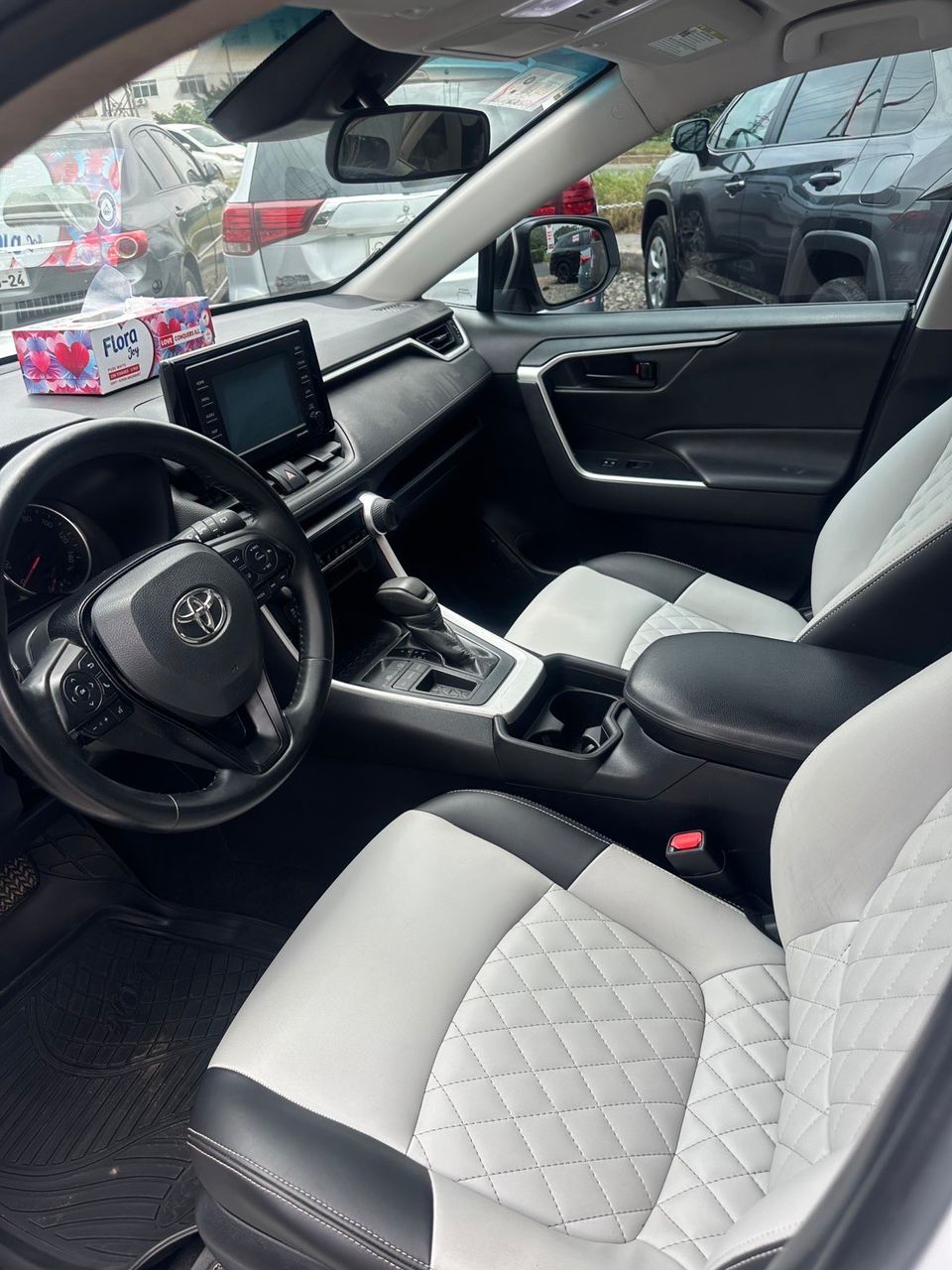 2020 TOYOTA RAV4 - View 3