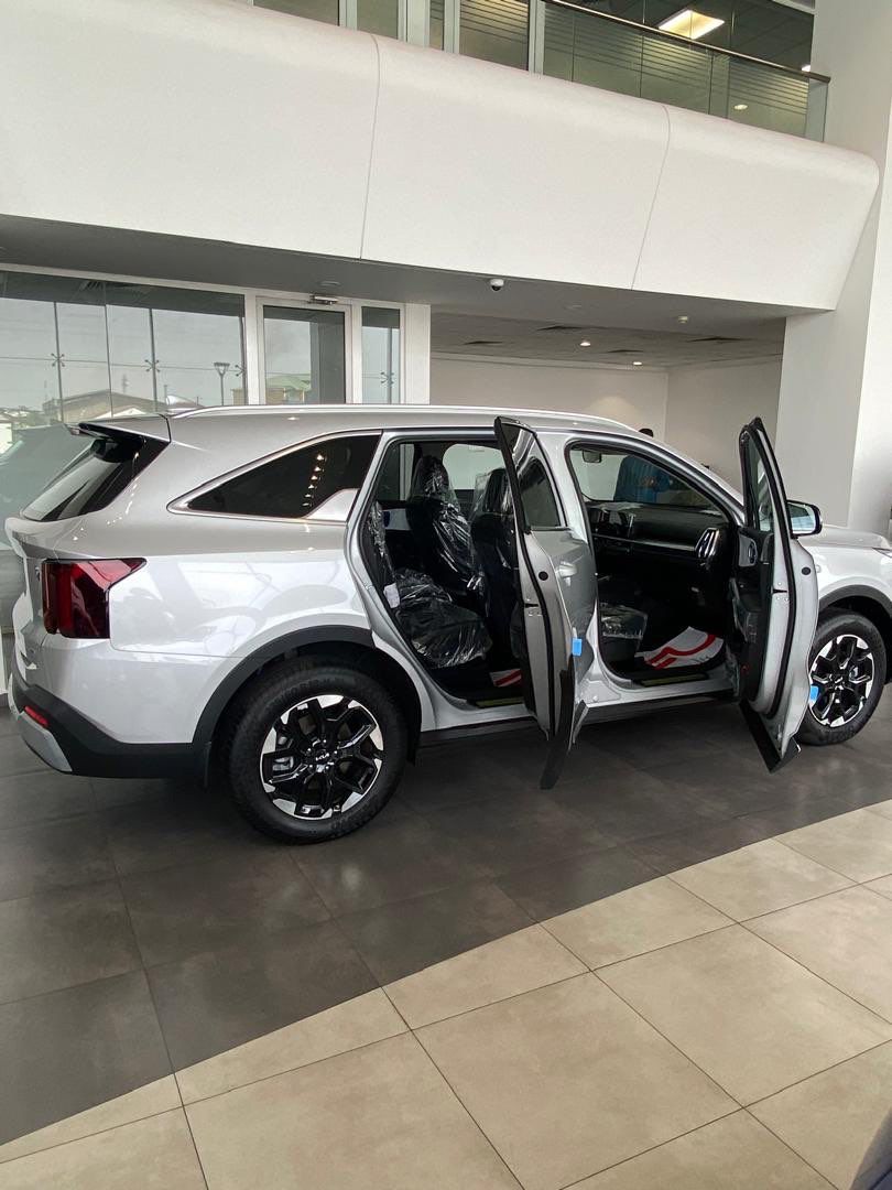 2025 KIA SORENTO - View 4