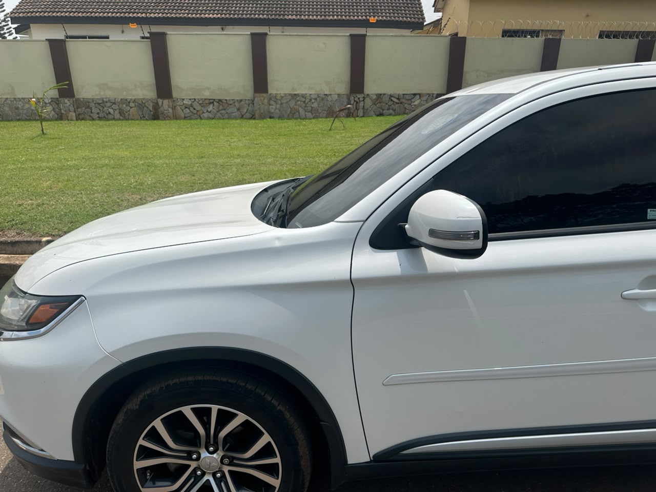 2017 MITSUBISHI OUTLANDER  - View 2