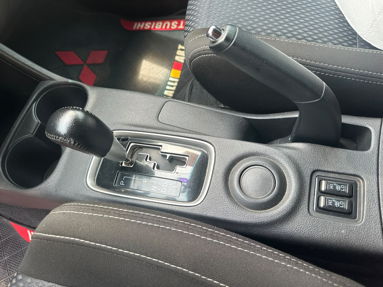 2017 MITSUBISHI OUTLANDER  - View 6