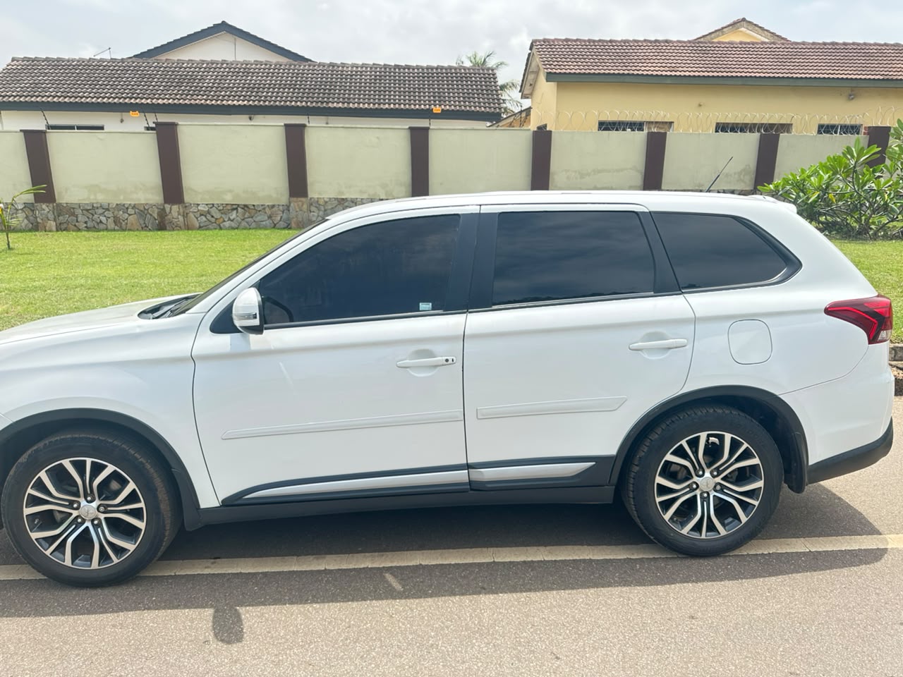 2017 MITSUBISHI OUTLANDER  - View 13