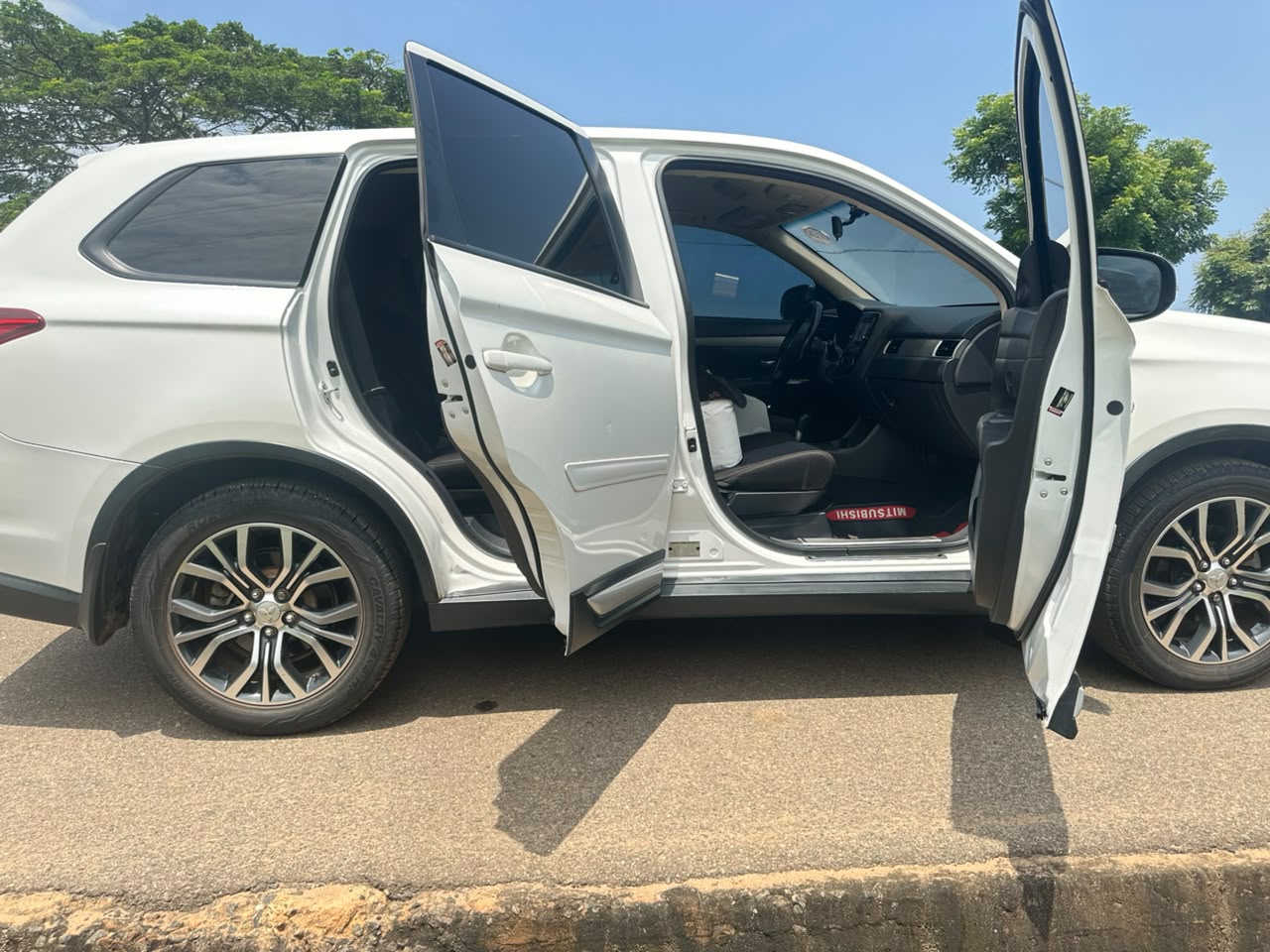 2017 MITSUBISHI OUTLANDER  - View 16